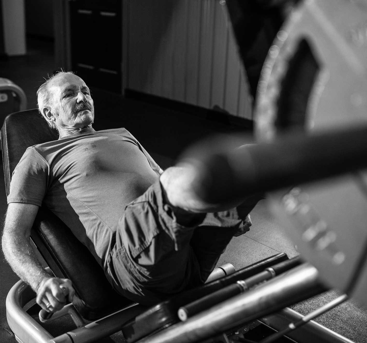 jims-gym-hero-seated-squat